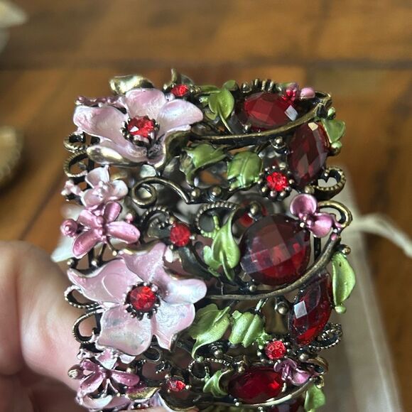 Vintage stunning Floral Enamel and Gemstone Bracelet - Picture 5 of 9